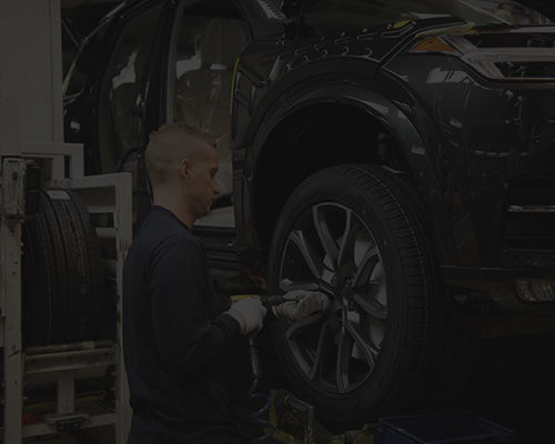 Benefit from complimentary roadside services during your warranty period 24 hours a day, 7 days a week.