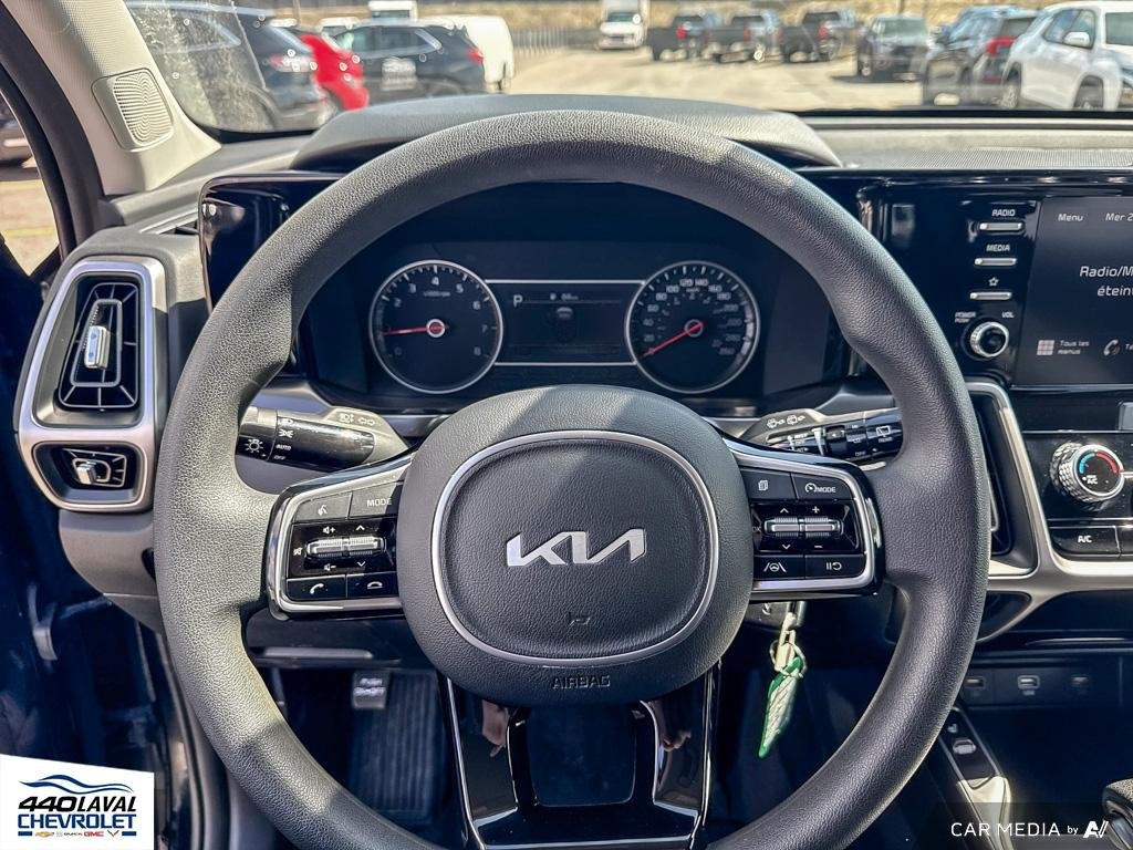 Kia Sorento LX+-7PASSAGERS-MAGS NOIR-SIÈGES CHAUFFANT 2023 à Charlemagne, Québec - 11 - w1024h768px