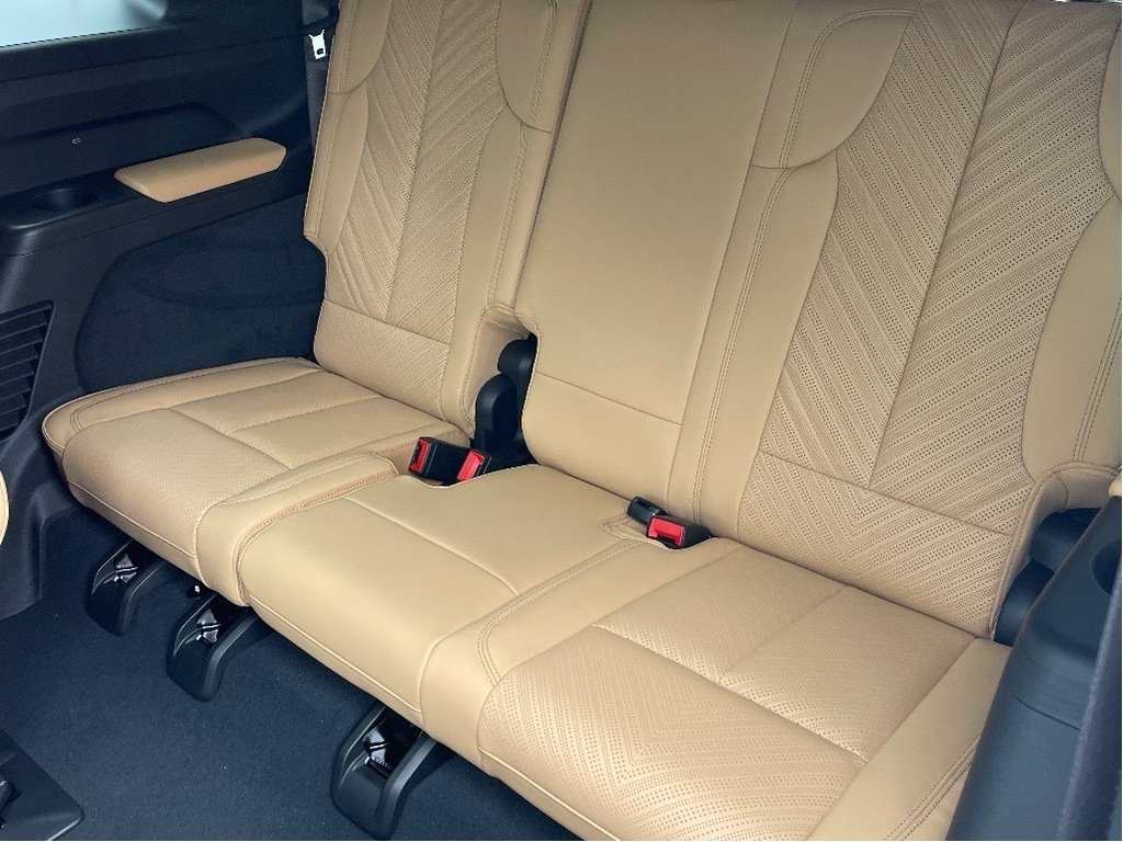 Cadillac ESCALADE IQ  2025 à Joliette, Québec - 12 - w1024h768px