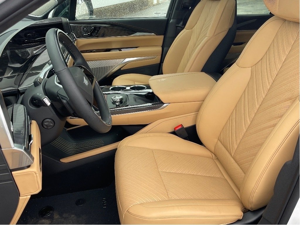 Cadillac ESCALADE IQ  2025 à Joliette, Québec - 9 - w1024h768px