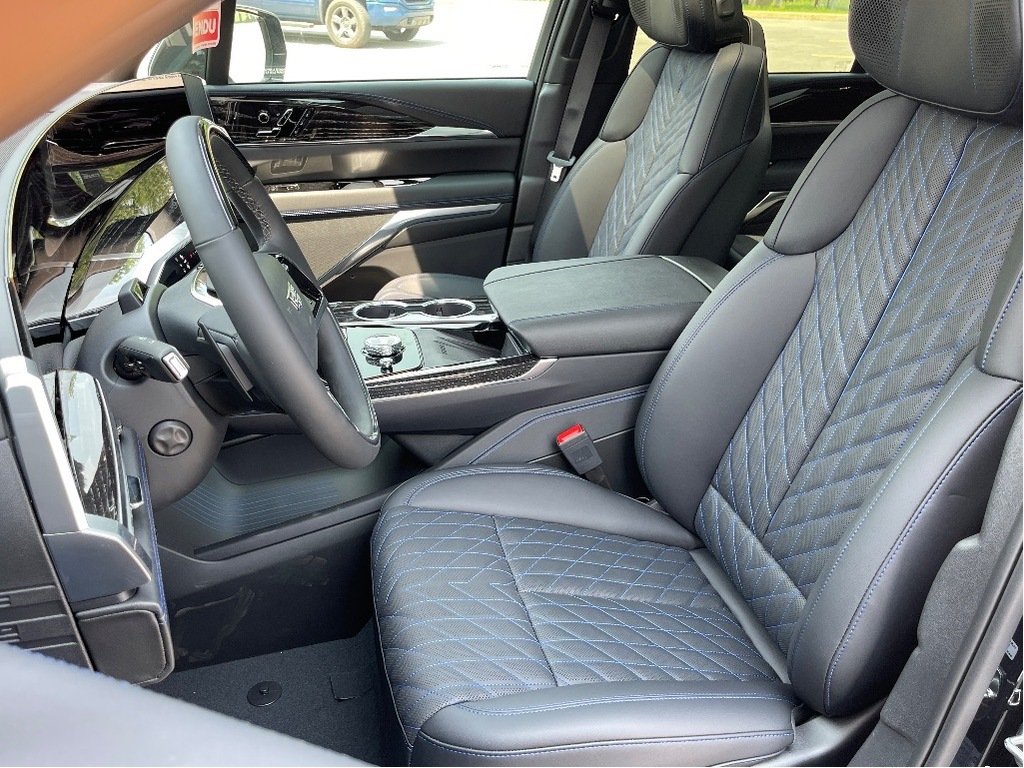 Cadillac ESCALADE IQ  2026 à Joliette, Québec - 10 - w1024h768px