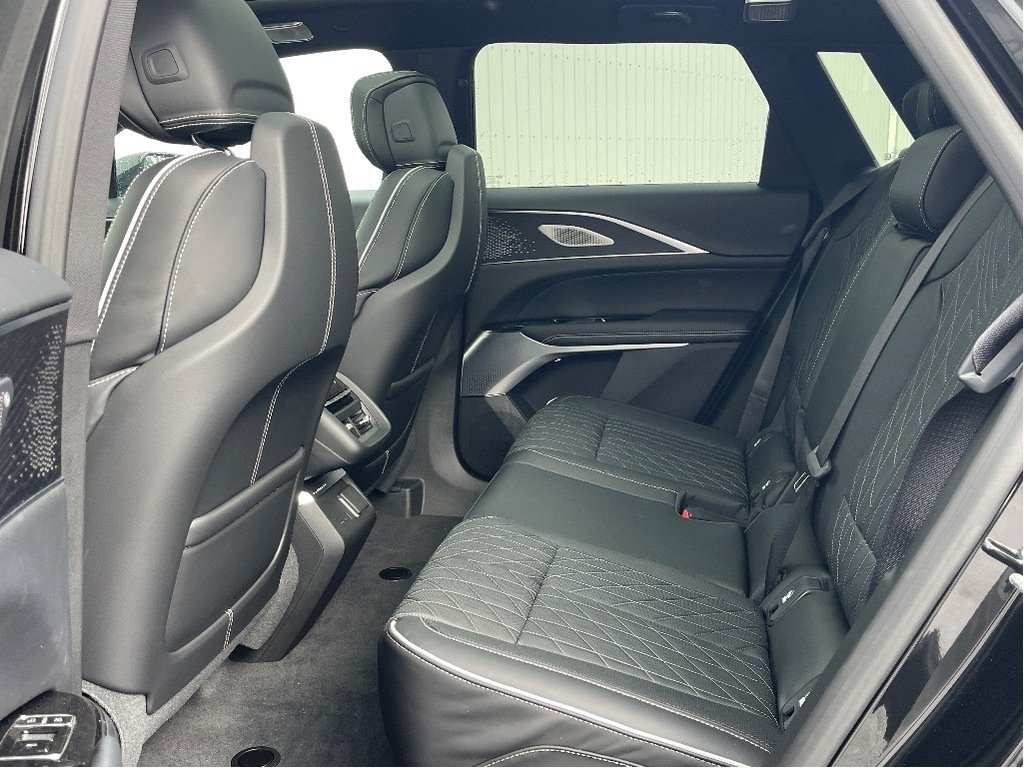 Cadillac LYRIQ-V  2026 à Joliette, Québec - 11 - w1024h768px