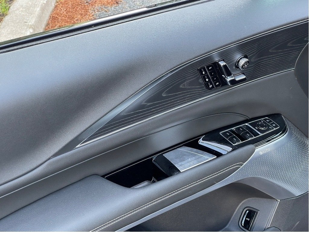 2026 Cadillac LYRIQ-V in Joliette, Quebec - 13 - w1024h768px