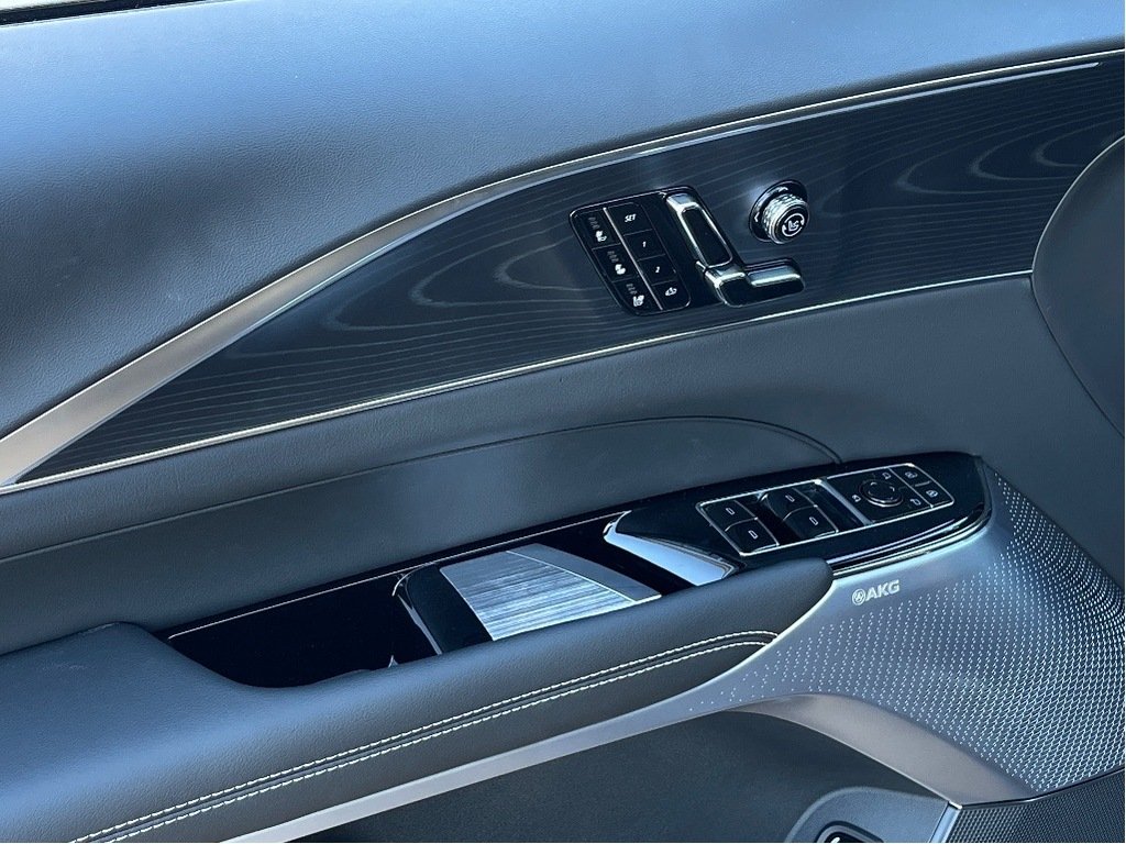 Cadillac LYRIQ-V  2026 à Joliette, Québec - 13 - w1024h768px