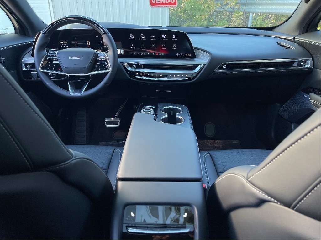 Cadillac LYRIQ-V  2026 à Joliette, Québec - 12 - w1024h768px