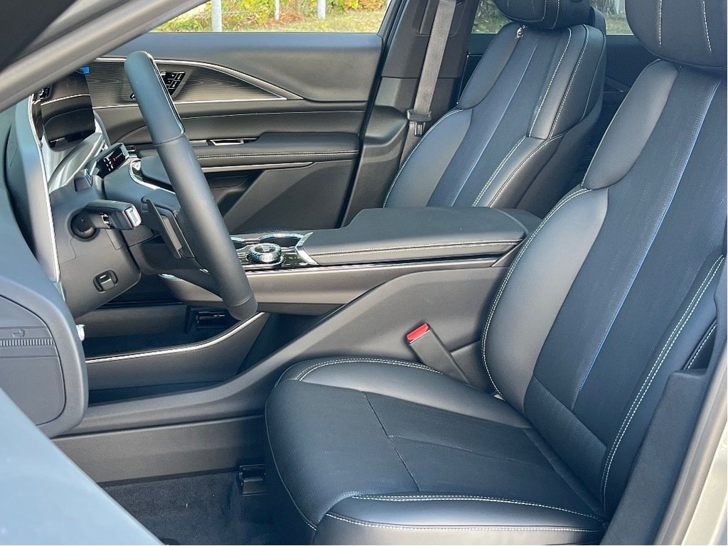 2026 Cadillac LYRIQ in Joliette, Quebec - 10 - w1024h768px