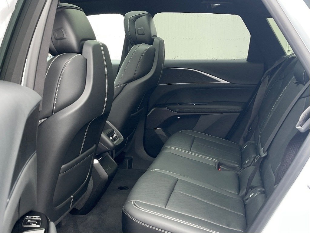 Cadillac LYRIQ  2026 à Joliette, Québec - 11 - w1024h768px