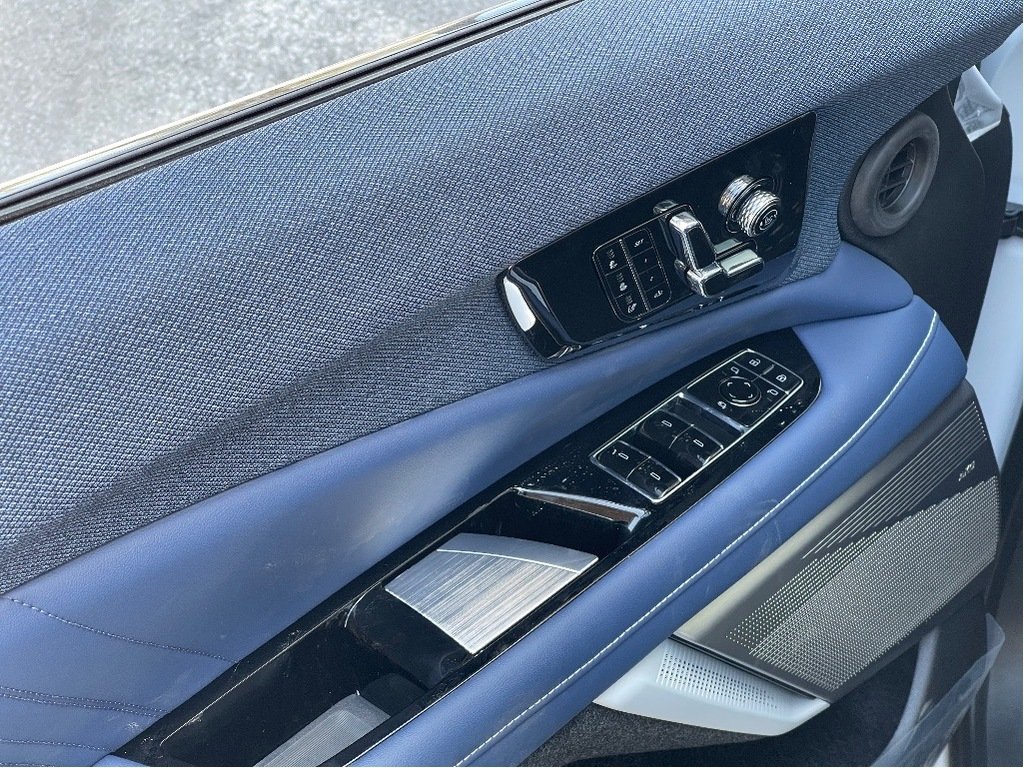 2025 Cadillac OPTIQ in Joliette, Quebec - 13 - w1024h768px