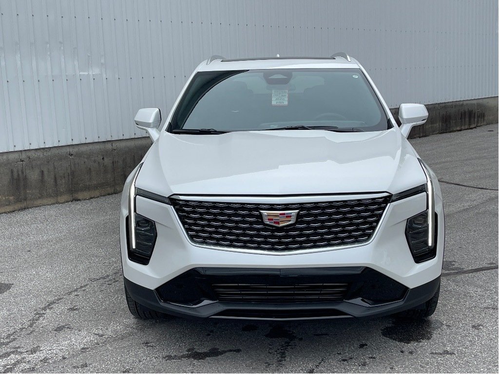 2024 Cadillac XT4 in Joliette, Quebec - 2 - w1024h768px