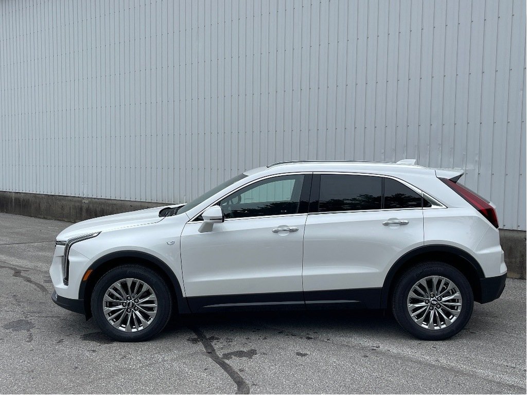 2024 Cadillac XT4 in Joliette, Quebec - 3 - w1024h768px