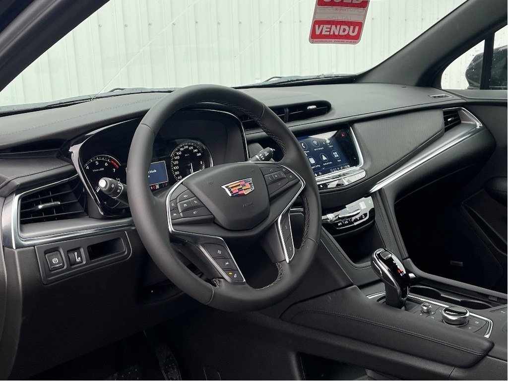 2026 Cadillac XT5 in Joliette, Quebec - 8 - w1024h768px