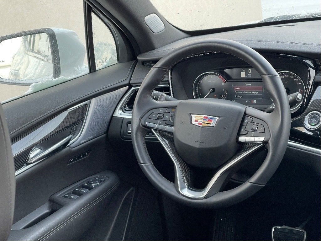 2024 Cadillac XT6 in Joliette, Quebec - 15 - w1024h768px