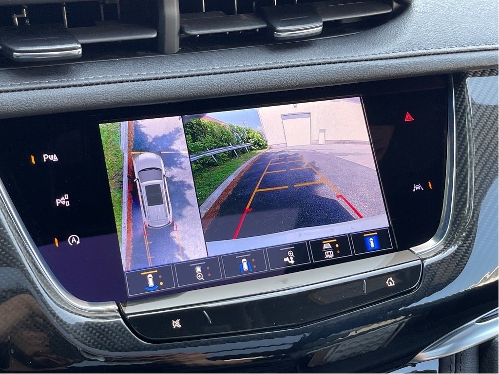2025 Cadillac XT6 in Joliette, Quebec - 18 - w1024h768px