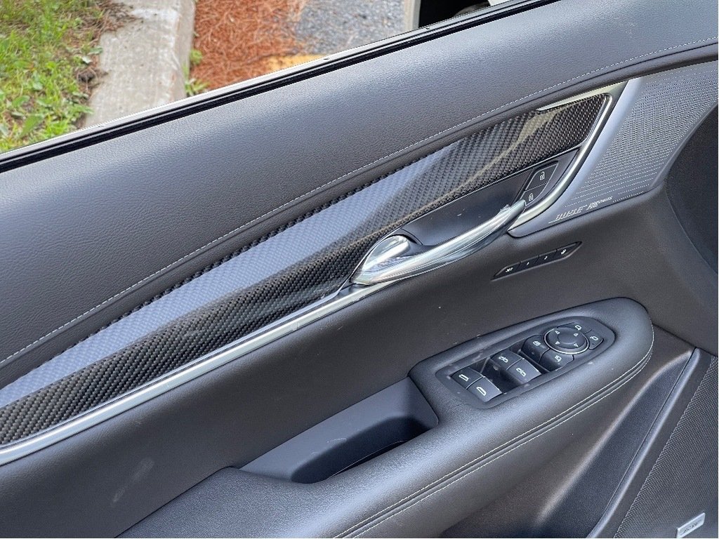 2025 Cadillac XT6 in Joliette, Quebec - 14 - w1024h768px
