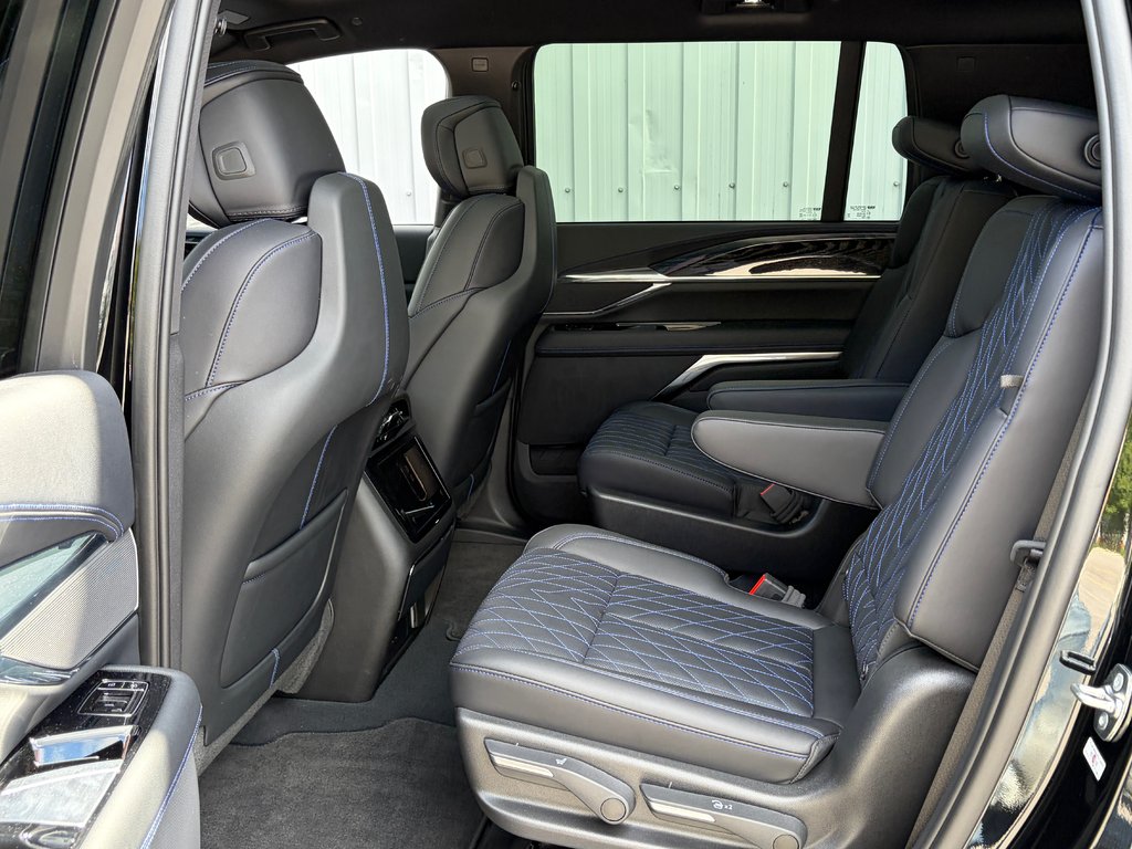 Cadillac Escalade IQL  2026 à Joliette, Québec - 10 - w1024h768px