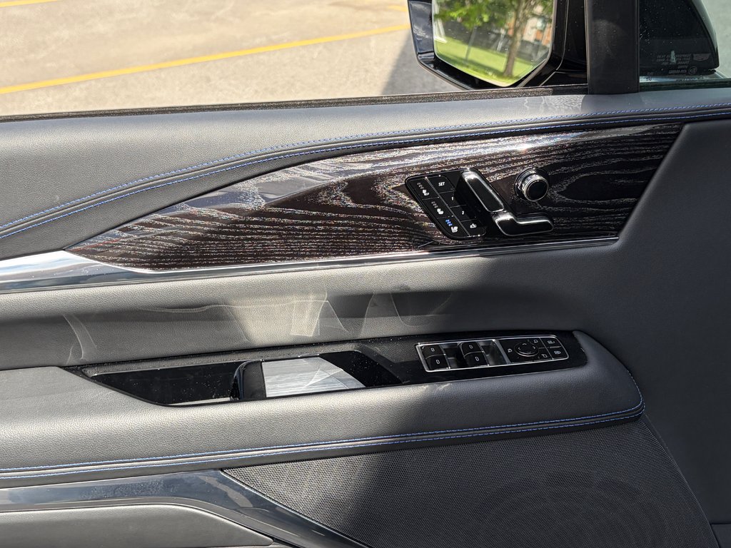 Cadillac Escalade IQL  2026 à Joliette, Québec - 13 - w1024h768px