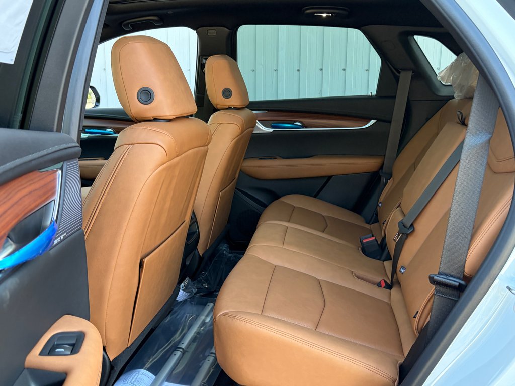 2026 Cadillac XT5 in Joliette, Quebec - 11 - w1024h768px