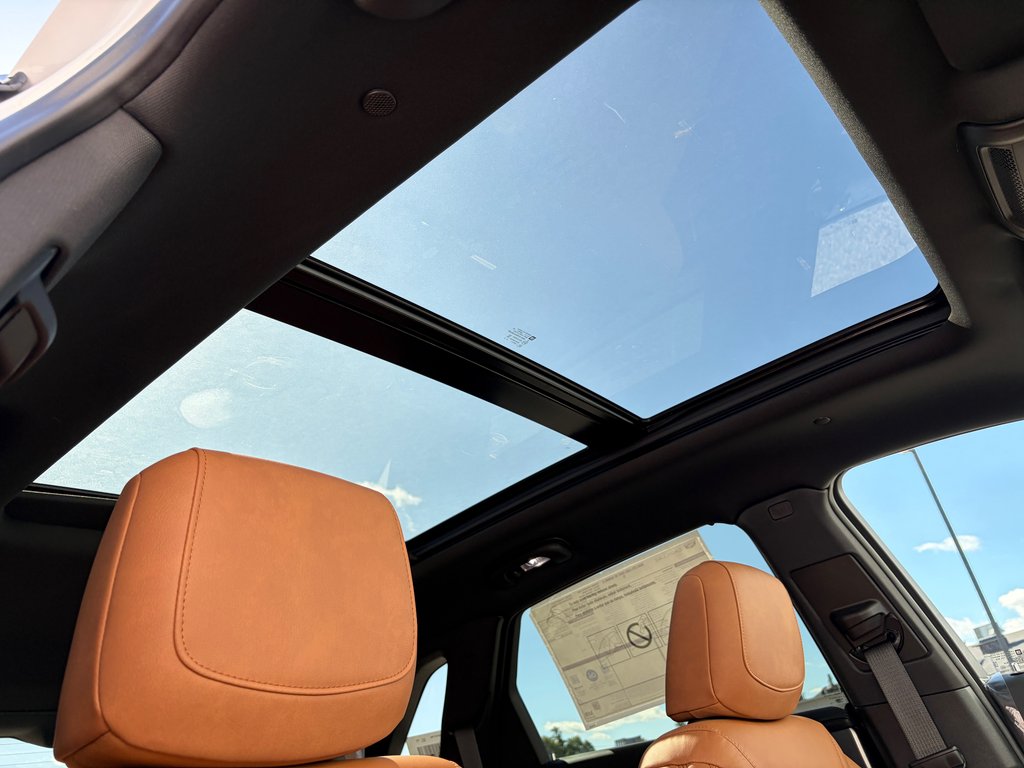 2026 Cadillac XT5 in Joliette, Quebec - 8 - w1024h768px