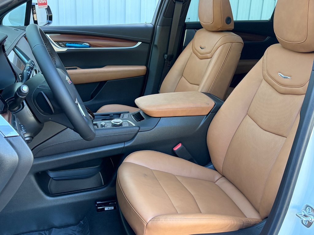 2026 Cadillac XT5 in Joliette, Quebec - 10 - w1024h768px