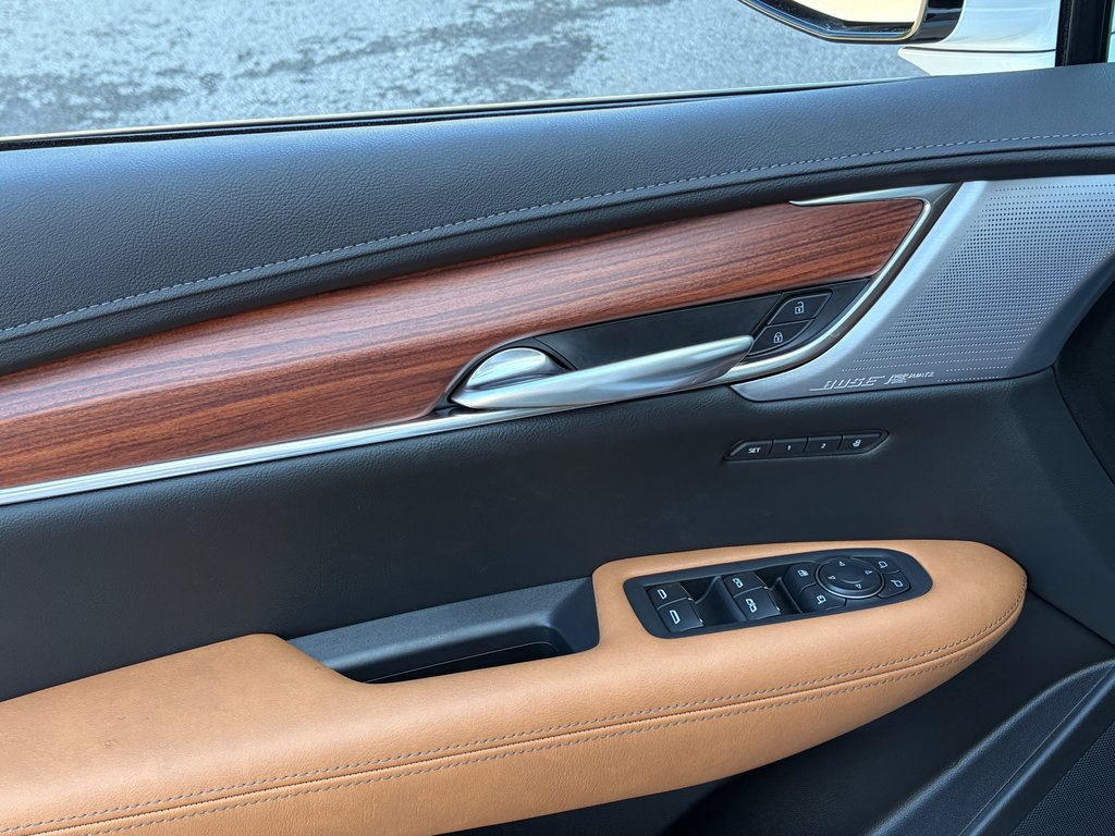 2026 Cadillac XT5 in Joliette, Quebec - 13 - w1024h768px