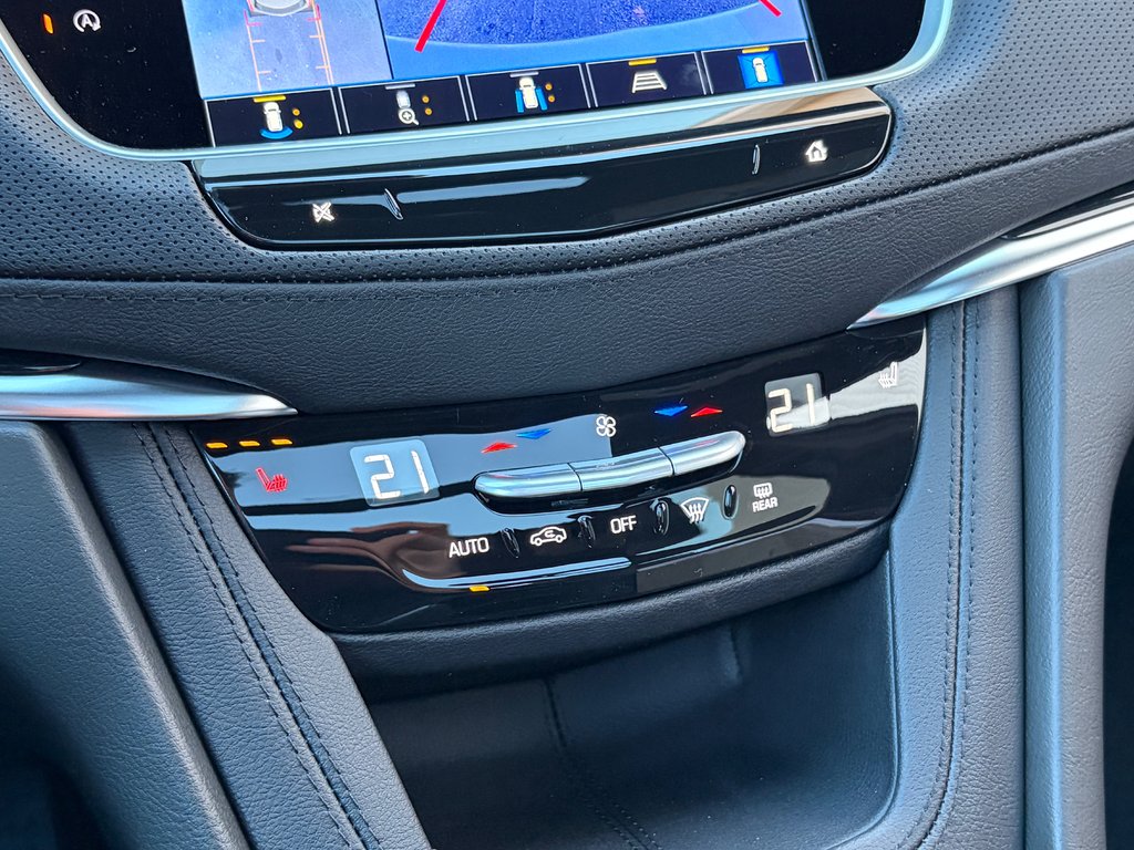 2026 Cadillac XT5 in Joliette, Quebec - 17 - w1024h768px