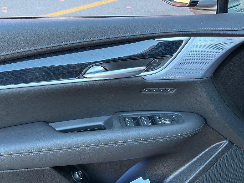 2026 Cadillac XT5 in Joliette, Quebec - 12 - w1024h768px