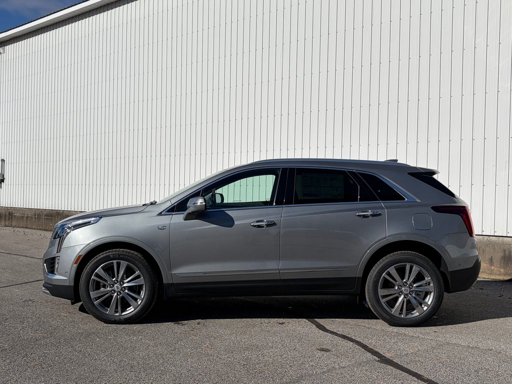 2026 Cadillac XT5 in Joliette, Quebec - 3 - w1024h768px