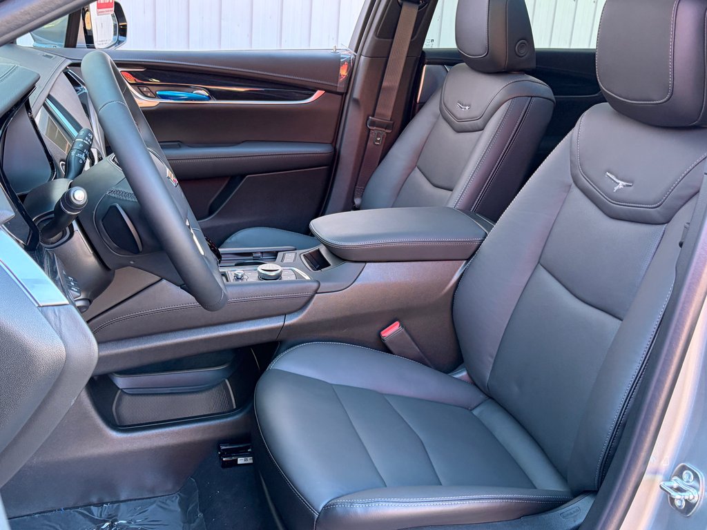 2026 Cadillac XT5 in Joliette, Quebec - 9 - w1024h768px
