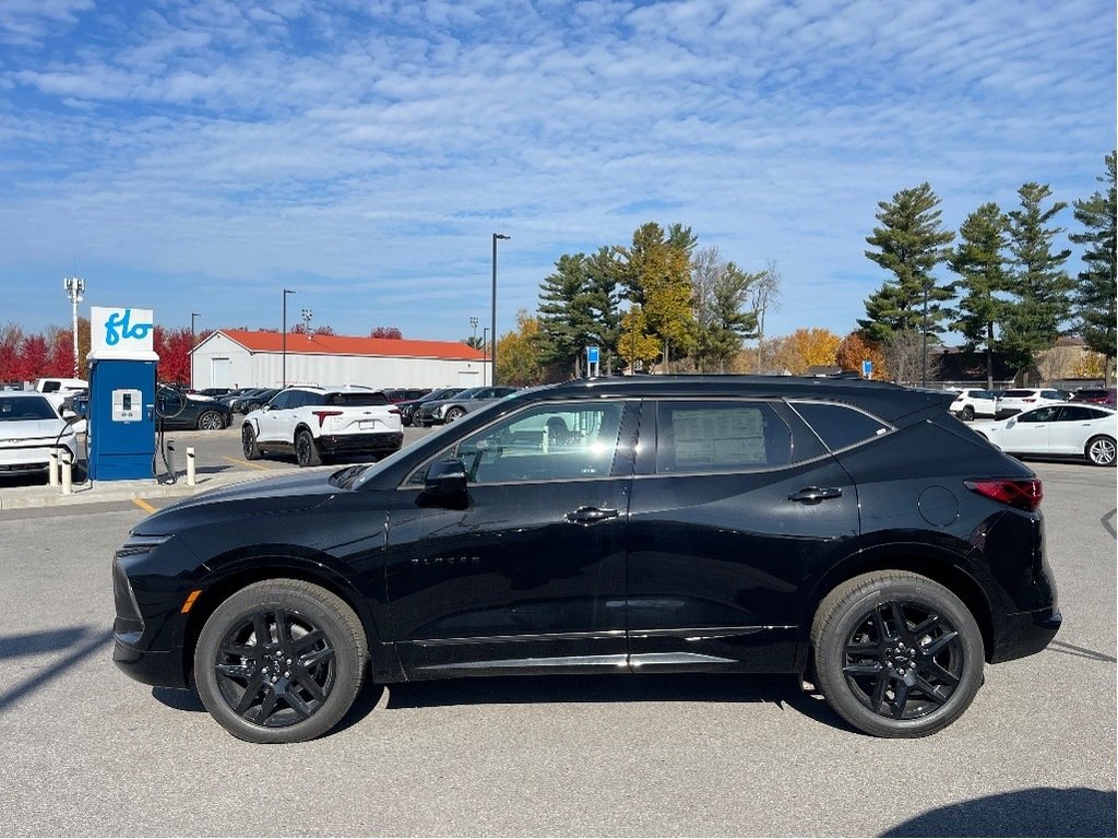 2025 Chevrolet Blazer in Joliette, Quebec - 3 - w1024h768px