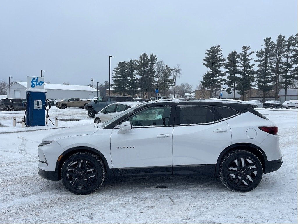 Chevrolet Blazer  2025 à Joliette, Québec - 3 - w1024h768px