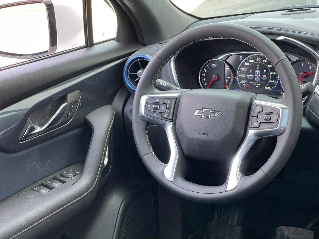 2025 Chevrolet Blazer in Joliette, Quebec - 14 - w1024h768px