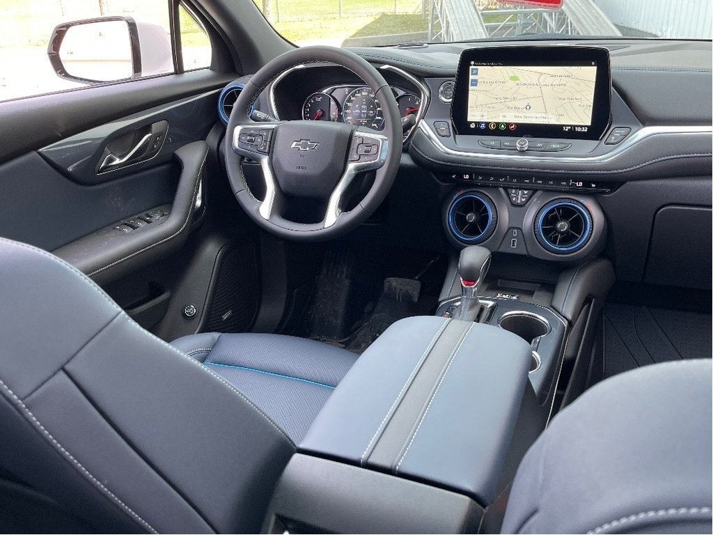 2025 Chevrolet Blazer in Joliette, Quebec - 12 - w1024h768px