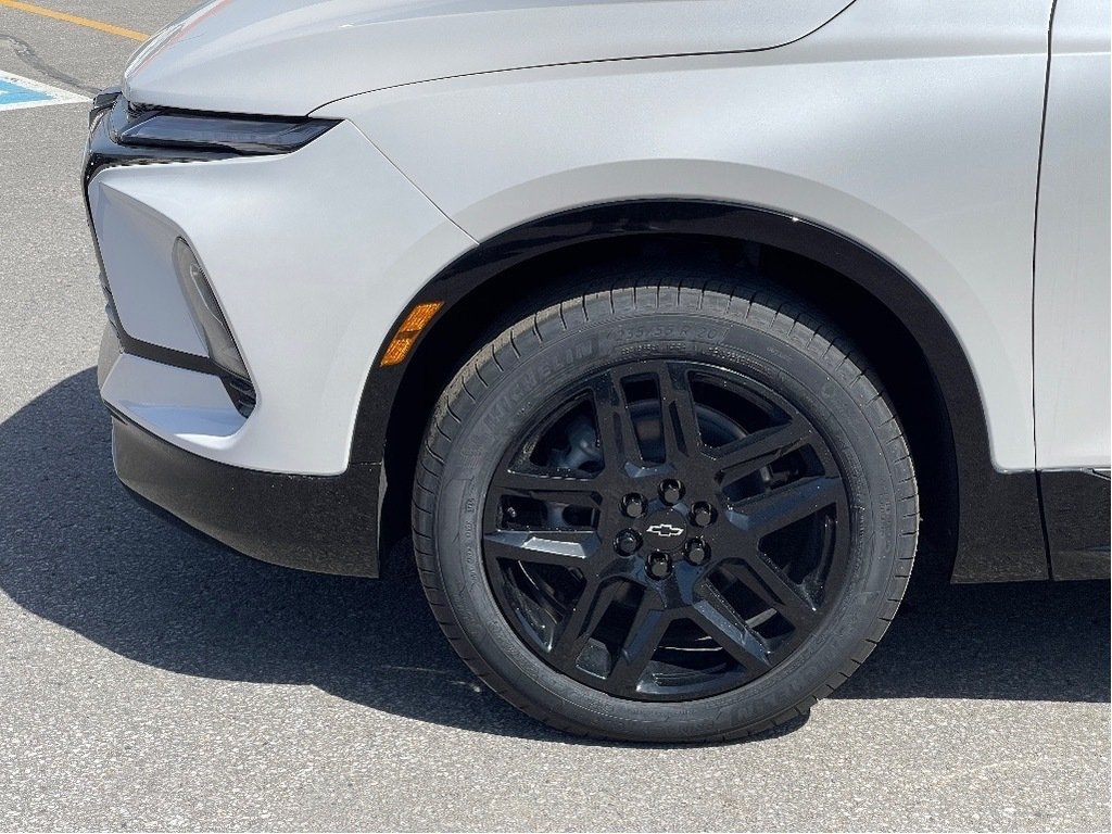 2025 Chevrolet Blazer in Joliette, Quebec - 7 - w1024h768px