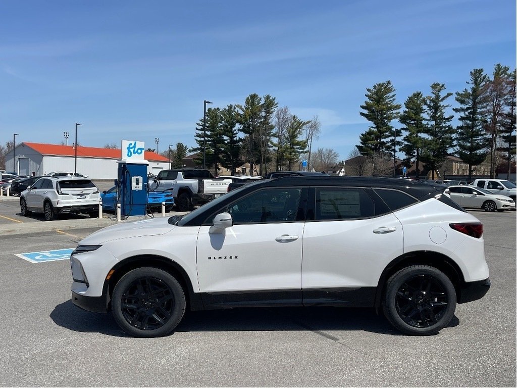 2025 Chevrolet Blazer in Joliette, Quebec - 3 - w1024h768px