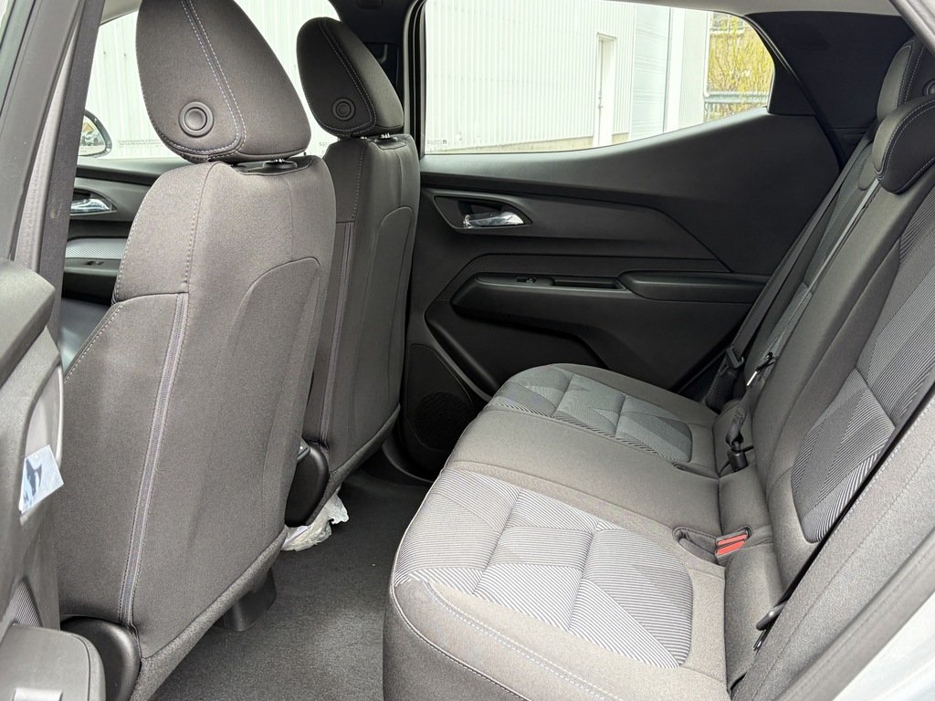 2027 Chevrolet Bolt in Joliette, Quebec - 9 - w1024h768px