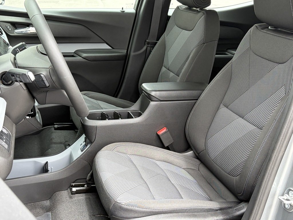 2027 Chevrolet Bolt in Joliette, Quebec - 8 - w1024h768px