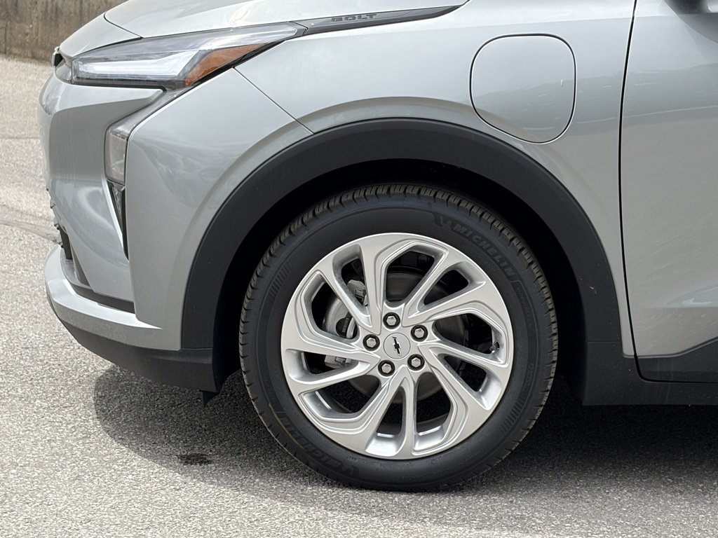 2027 Chevrolet Bolt in Joliette, Quebec - 6 - w1024h768px