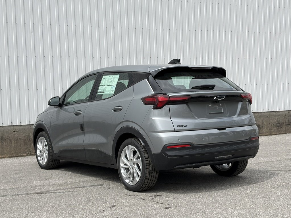 2027 Chevrolet Bolt in Joliette, Quebec - 4 - w1024h768px
