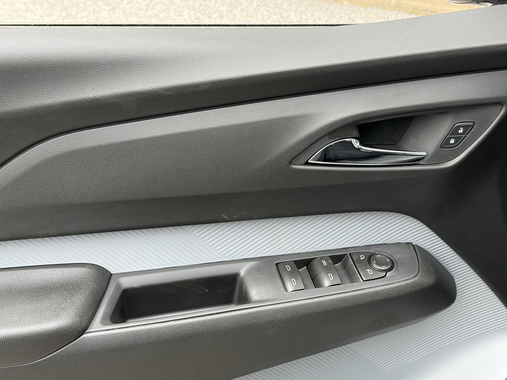 2027 Chevrolet Bolt in Joliette, Quebec - 11 - w1024h768px
