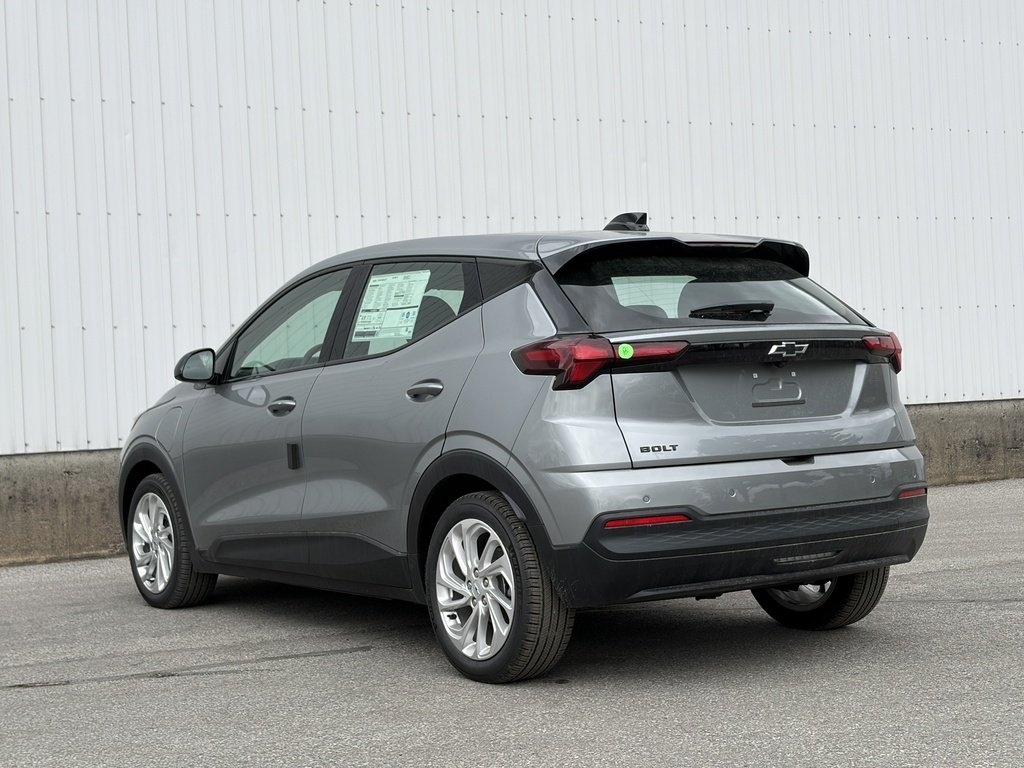 2027 Chevrolet Bolt in Joliette, Quebec - 4 - w1024h768px