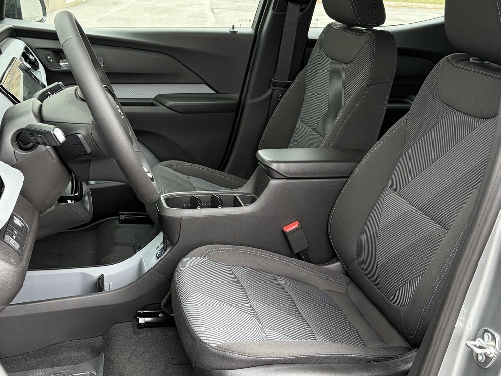 2027 Chevrolet Bolt in Joliette, Quebec - 8 - w1024h768px