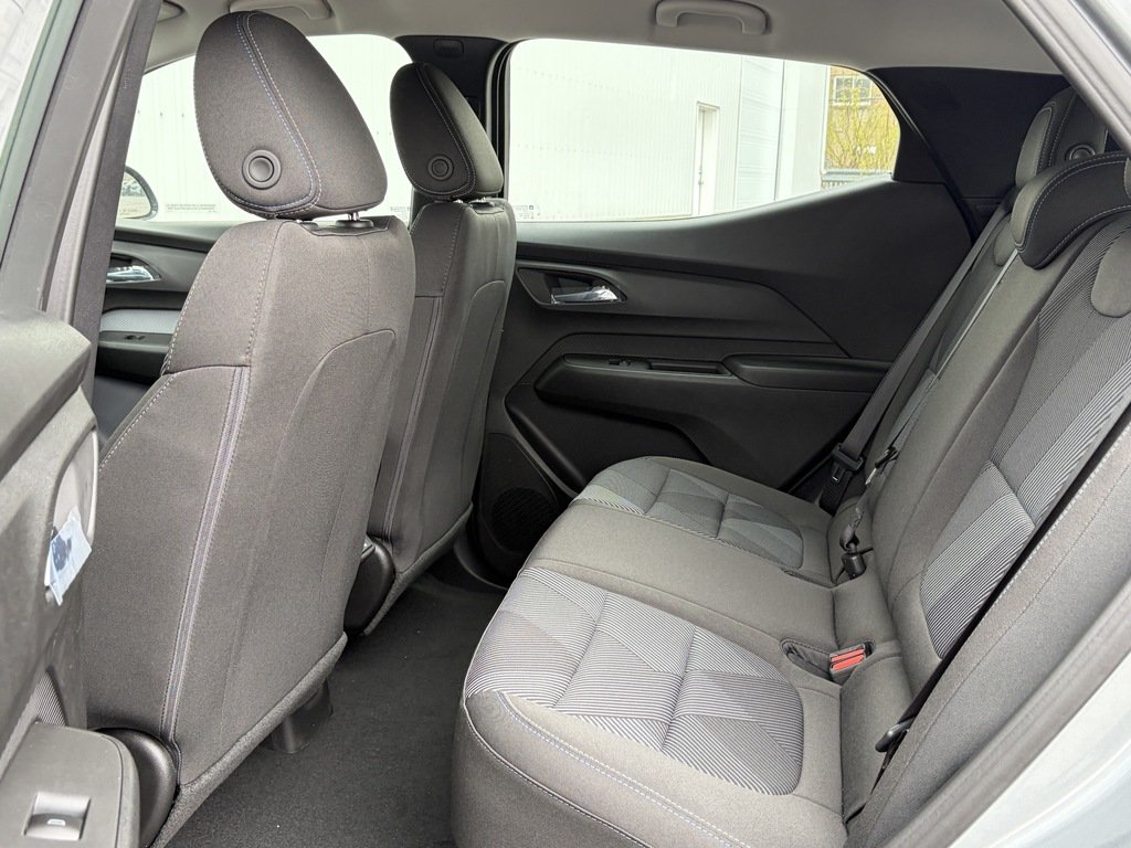 2027 Chevrolet Bolt in Joliette, Quebec - 9 - w1024h768px