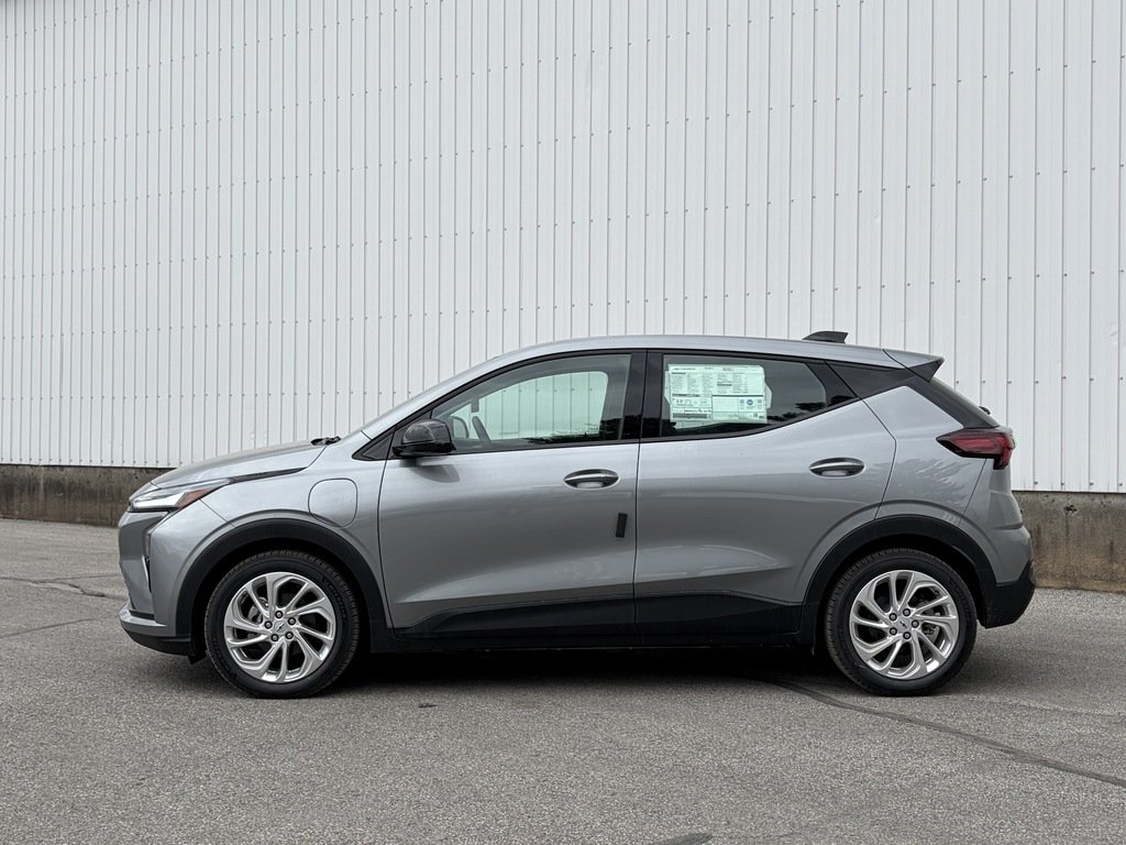 2027 Chevrolet Bolt in Joliette, Quebec - 3 - w1024h768px