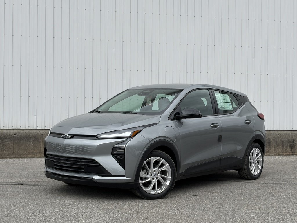 2027 Chevrolet Bolt in Joliette, Quebec - 1 - w1024h768px