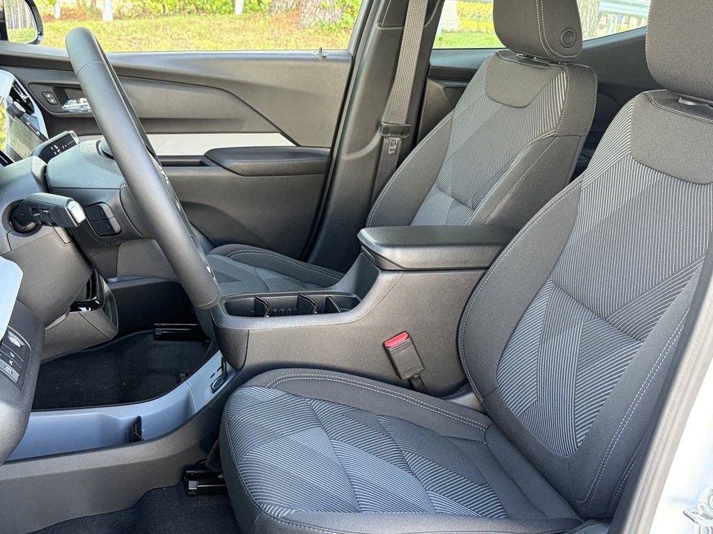 2027 Chevrolet Bolt in Joliette, Quebec - 8 - w1024h768px