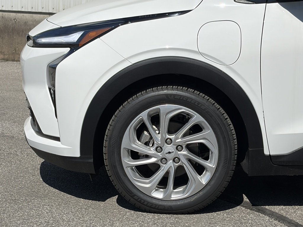 2027 Chevrolet Bolt in Joliette, Quebec - 6 - w1024h768px