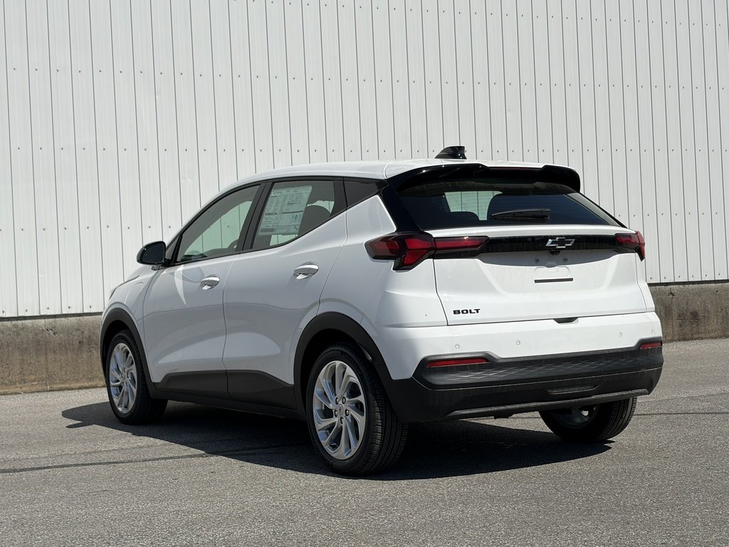 2027 Chevrolet Bolt in Joliette, Quebec - 4 - w1024h768px