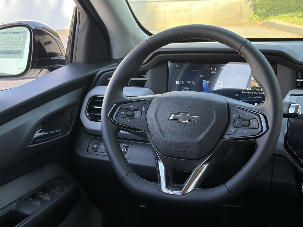 2027 Chevrolet Bolt in Joliette, Quebec - 12 - w1024h768px