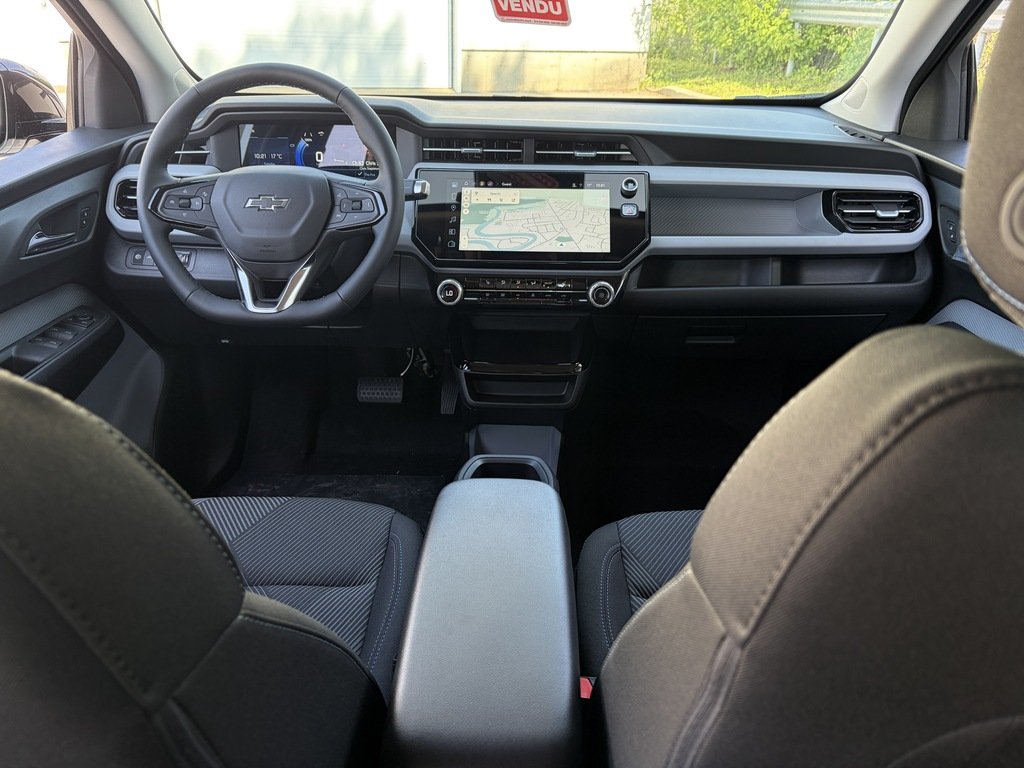 2027 Chevrolet Bolt in Joliette, Quebec - 10 - w1024h768px