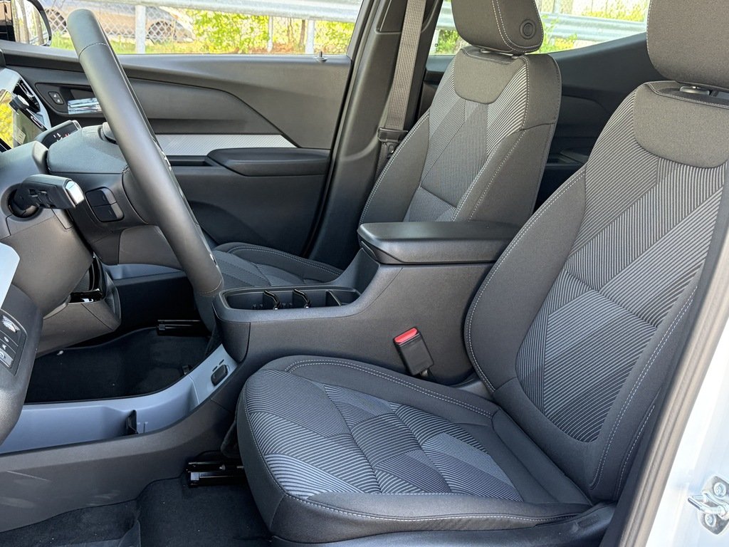 2027 Chevrolet Bolt in Joliette, Quebec - 8 - w1024h768px